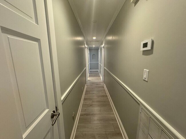 Building Photo - Gulf Breeze Proper - 5 bedroom, 3.5 bathro...