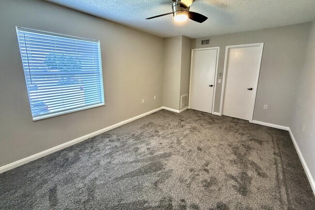 Building Photo - 3387 SW Sunset Trace Cir