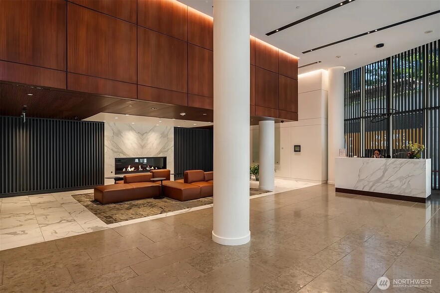 South Tower Lobby - 24/7 Concierge - 10700 NE 4th St