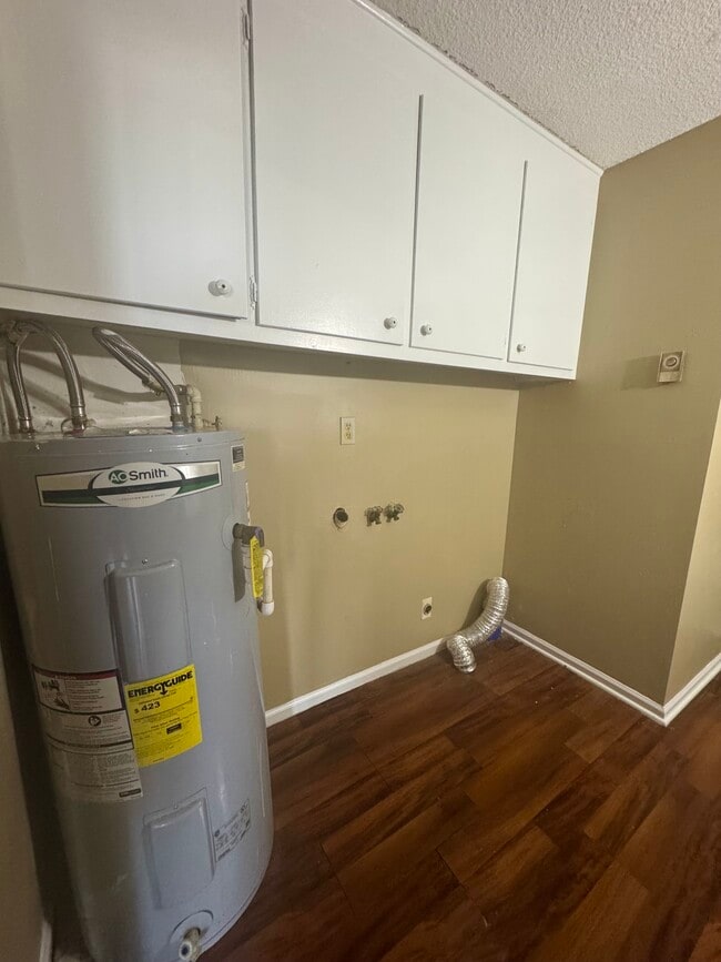 Building Photo - 1140 Crewdson Dr