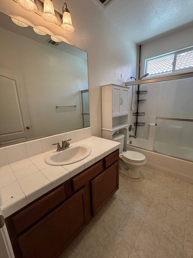 Building Photo - Beautiful 4 Bedroom Home Near Island Water...