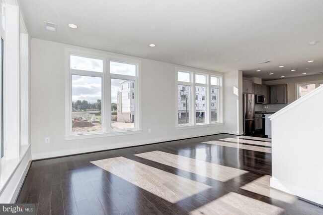 Building Photo - 8051 Tribeca St