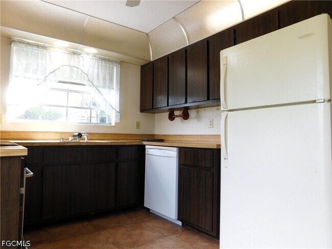 Building Photo - 10525 Putnam Ct