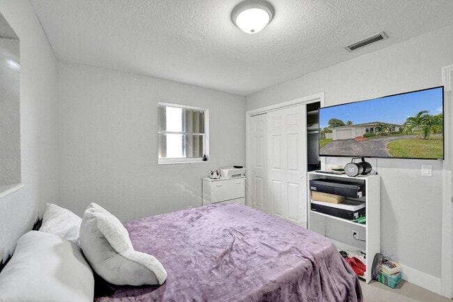 Building Photo - 3322 McKinley St