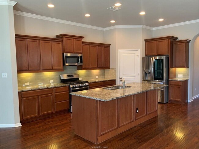 Building Photo - 2527 Portland Ave