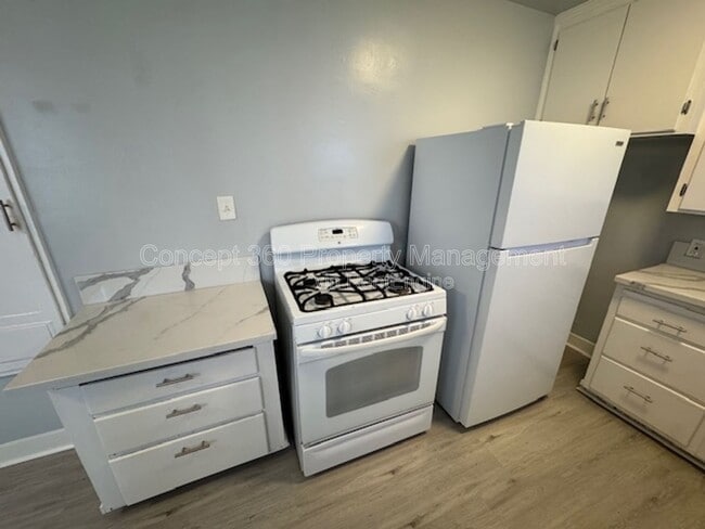 Building Photo - 1834 Cedar Ave