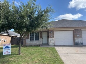 Building Photo - 1303 Cinch Dr