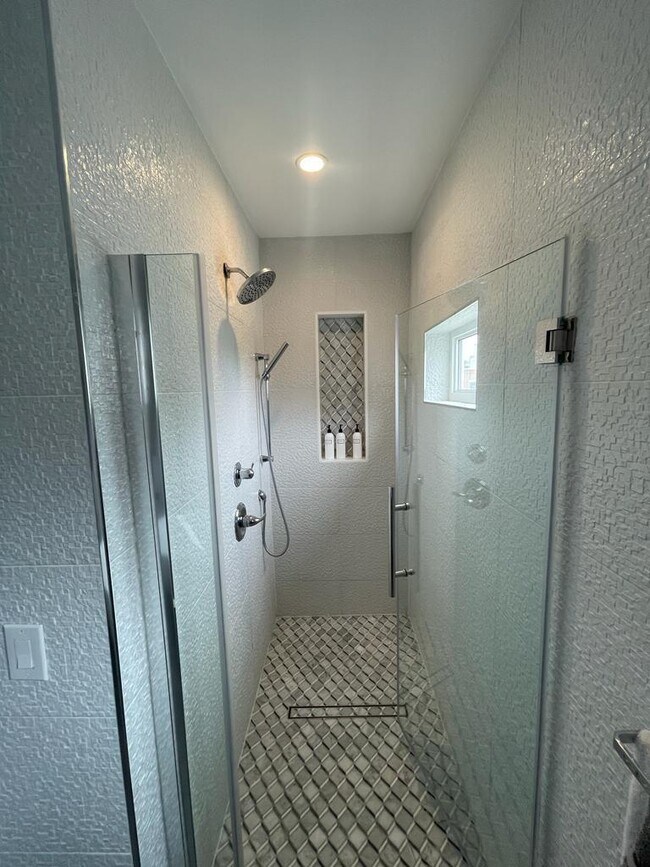 Building Photo - 1209 S 26th St