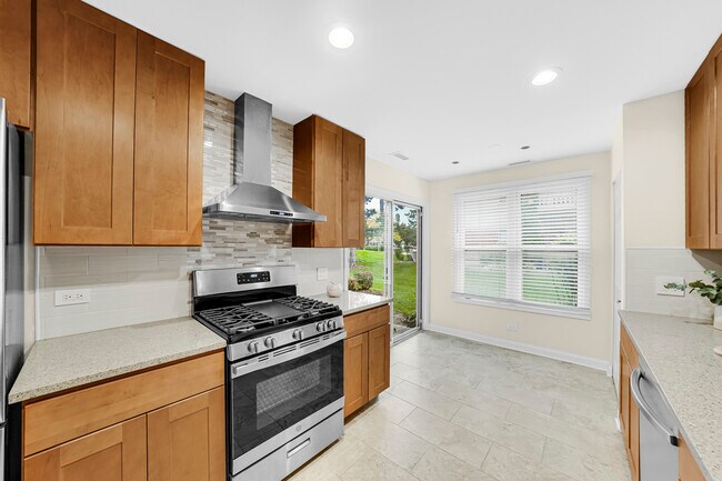 Building Photo - 1257 N Streamwood Ln