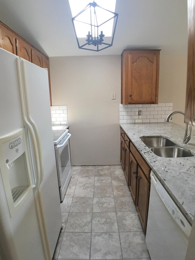 Building Photo - 2135 Goodrich Dr