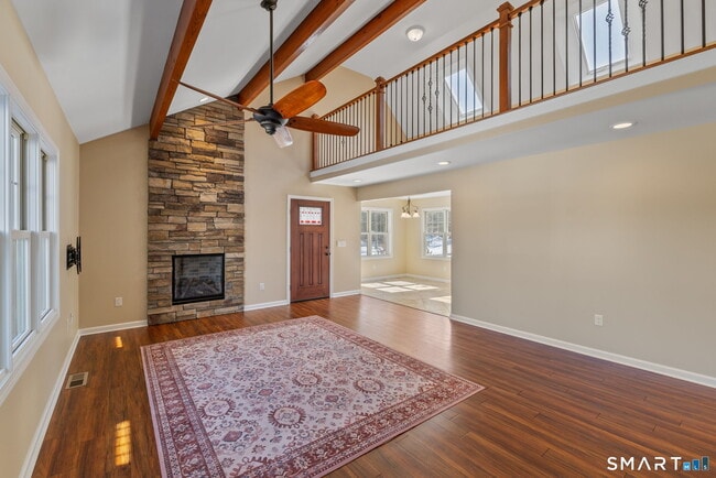 Building Photo - 5 Sunningdale Ln