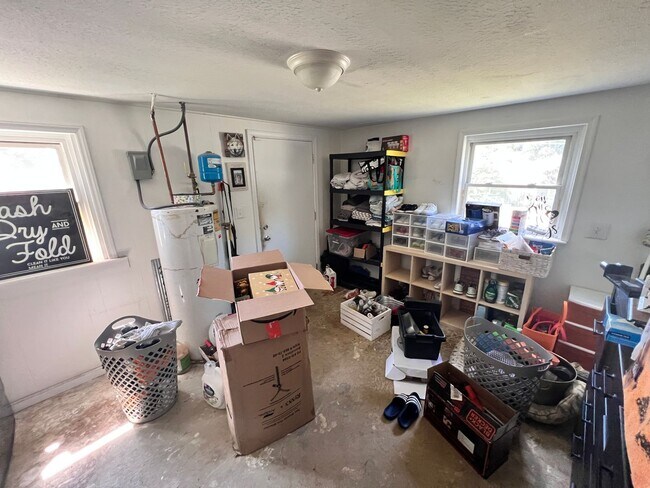 Building Photo - Home available in Christiansburg