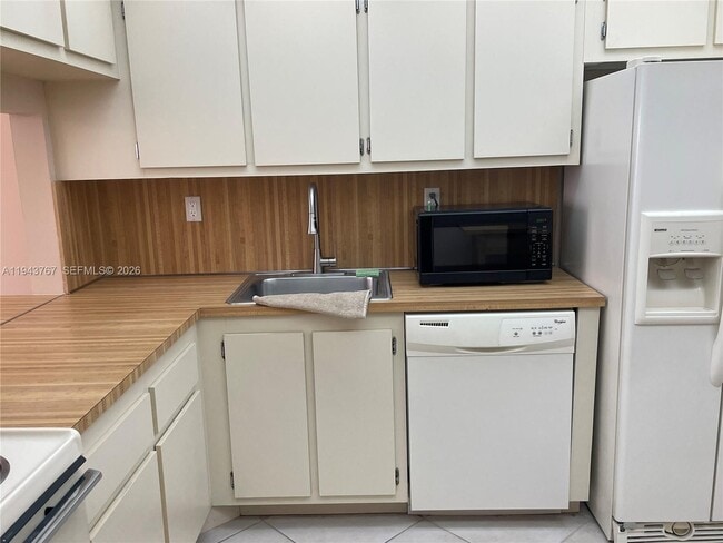 Building Photo - 2625 Collins Ave