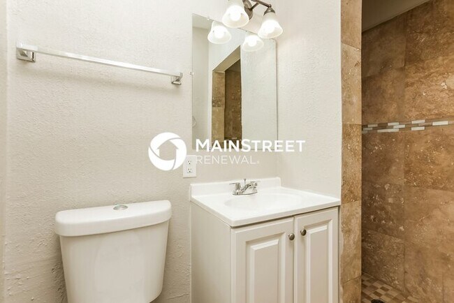 Building Photo - 3 Bedroom Pet-Friendly Home in Orlando, FL with Main Street Renewal