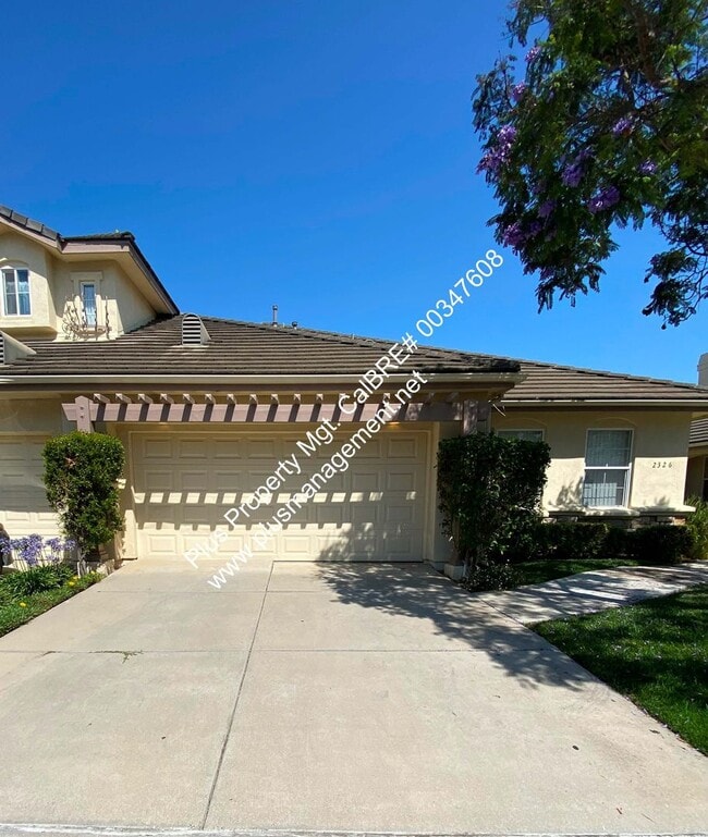 Primary Photo - Beautiful Somerset Single Story Townhome N...
