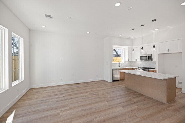 Building Photo - 3510 Adair St
