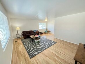 Building Photo - 2272 E Panorama Way