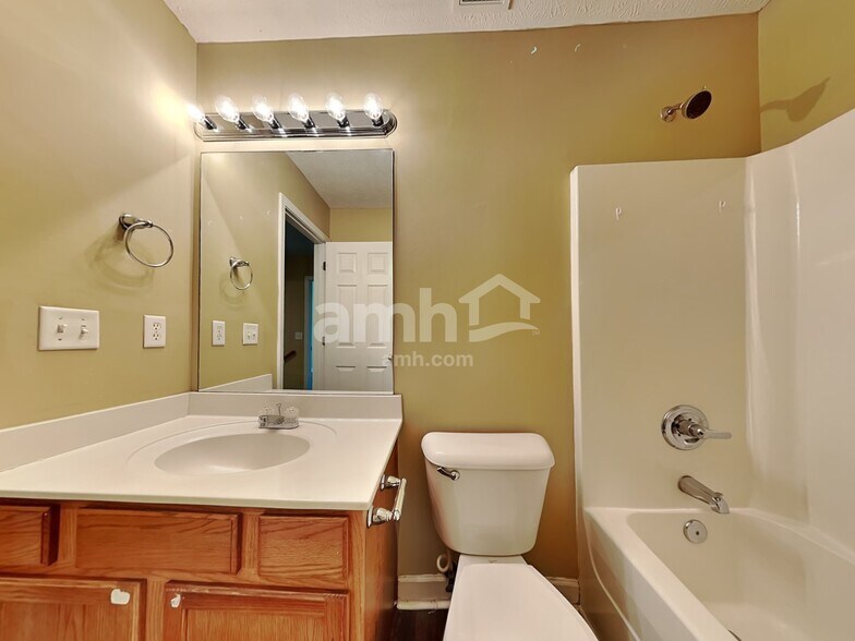 Building Photo - 6012 Mountview Dr