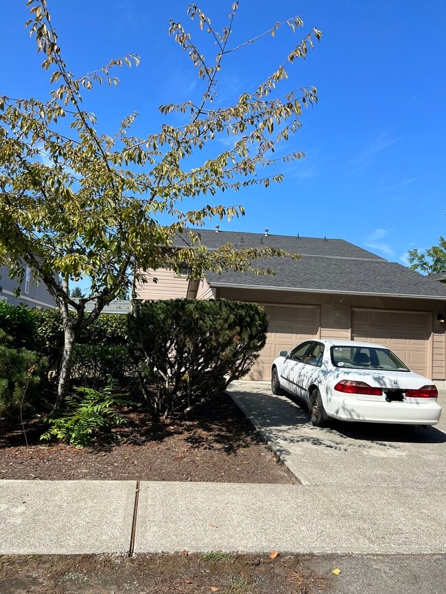 Building Photo - 720 14th Ave SE