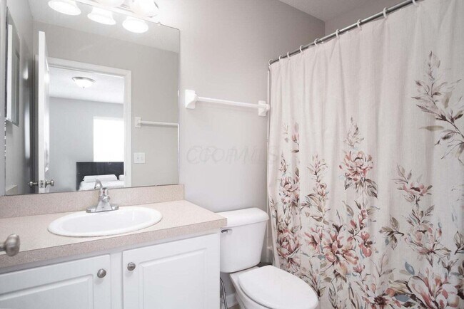 Building Photo - 5286 Royal Arch Casca Dr