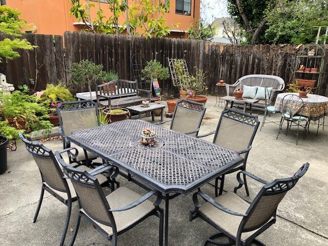 Community Patio - 1033 Regent St