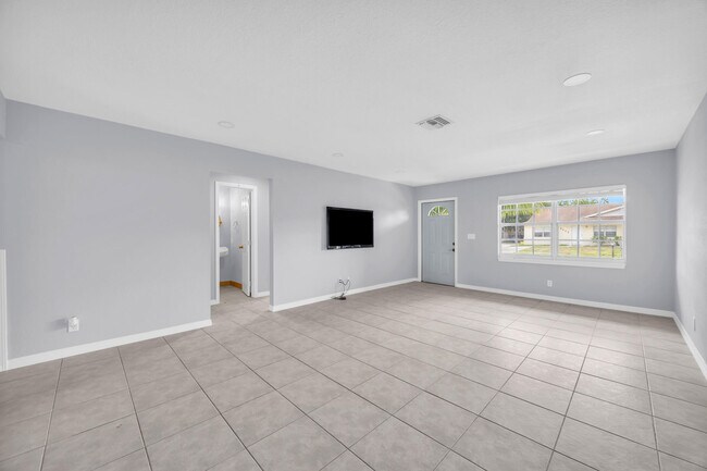 Building Photo - 3865 Vancott Cir