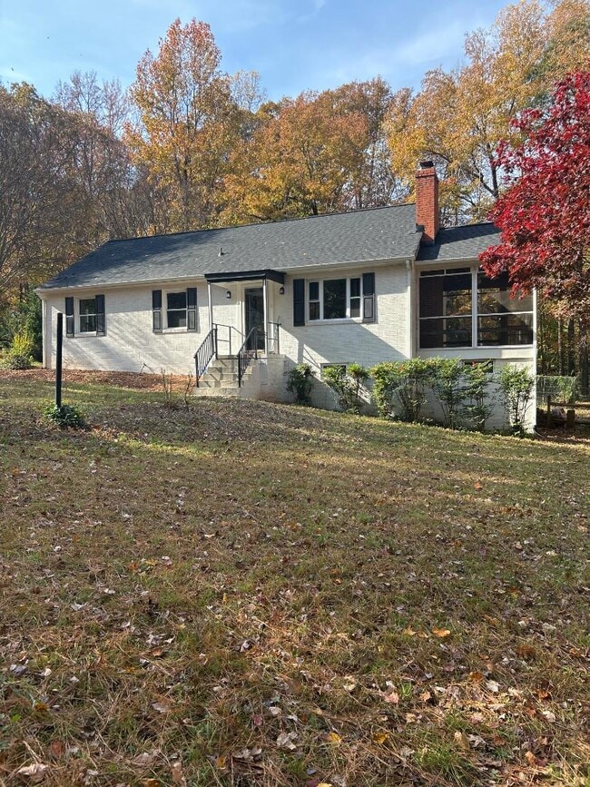 Building Photo - 1042 Peck Rd