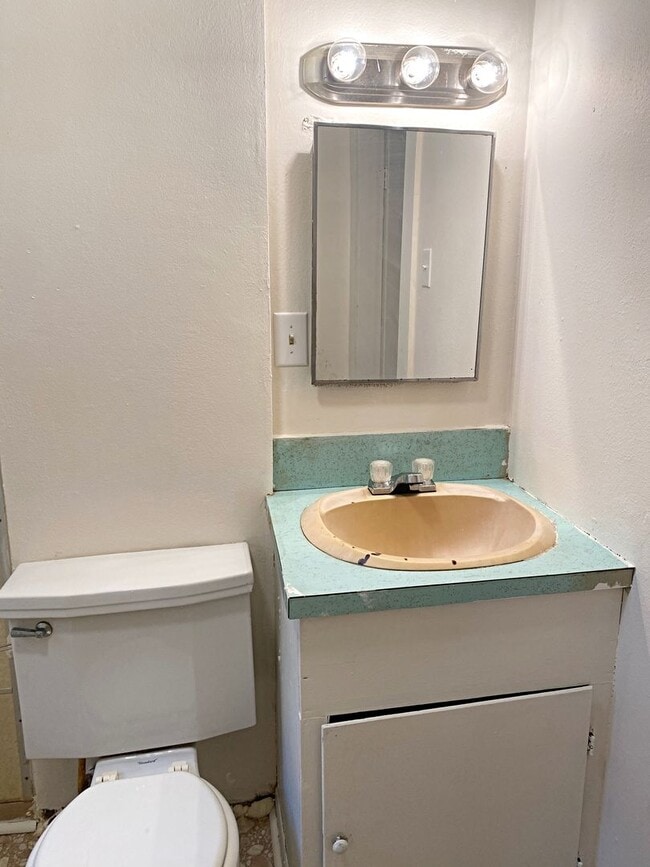 Building Photo - 2046B Grand St, Beaumont, TX 77703