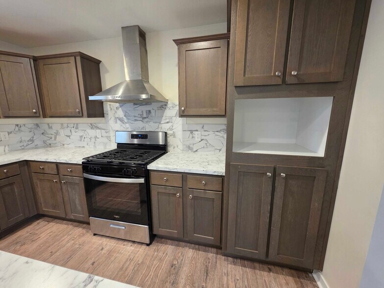 Building Photo - 3681 Hawthorne St