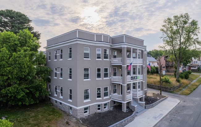 Interior Photo - 1513 Vine Street