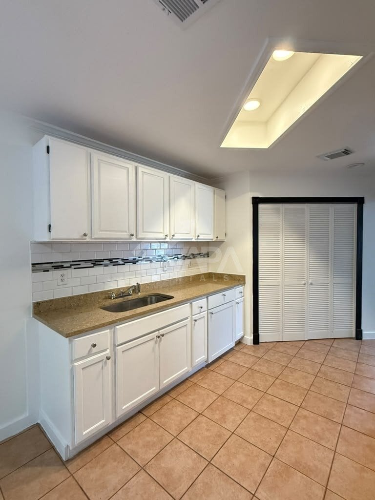Building Photo - 9666 Green Plain Dr