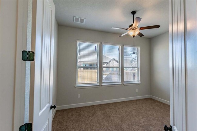 Building Photo - 932 Hezekiah Ln