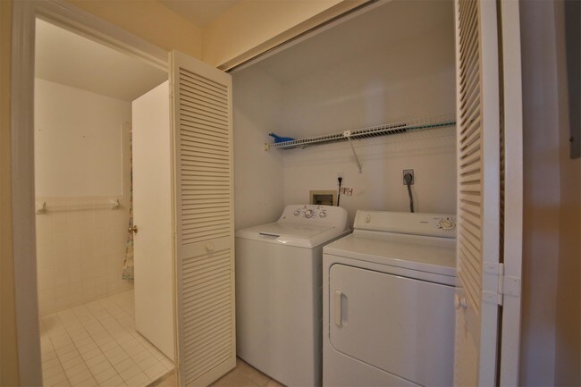 Building Photo - 400 Misty Pines Cir