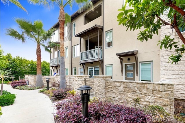 Building Photo - 983 Doheny Way