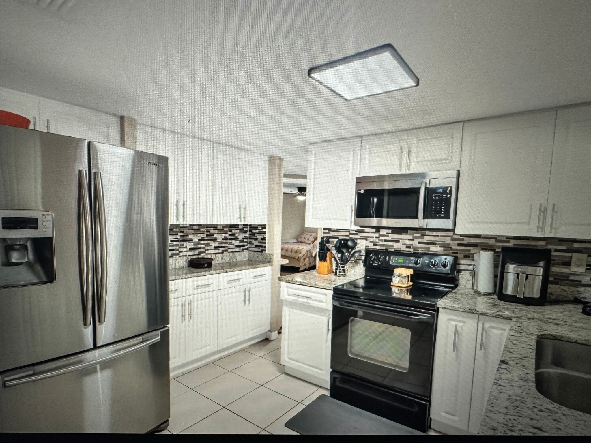 Kitchen - 6734 Sandalwood Dr