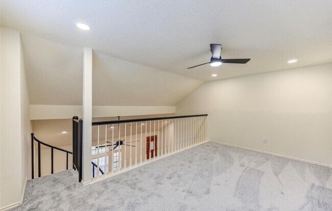 Building Photo - 16830 Scenic Gardens Dr