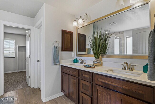 Building Photo - 7509 Enchanted Pk Dr