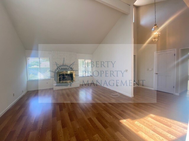 Building Photo - 6223 N West Ave