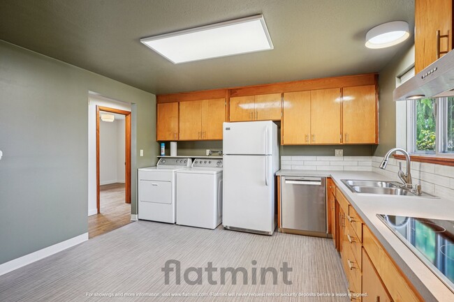 Building Photo - 32133 9th Ave S
