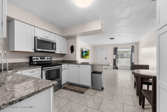 Building Photo - 722 Granada St