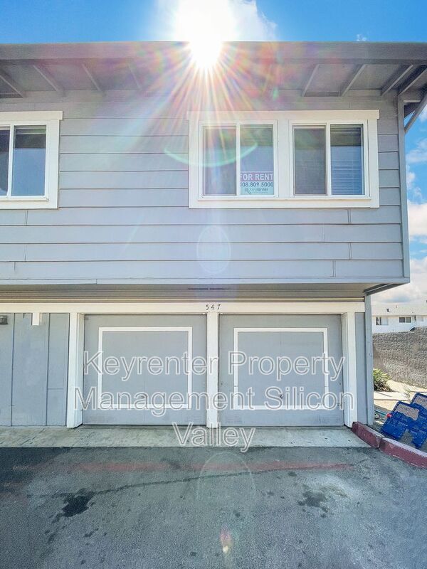 Building Photo - 547 Groth Pl