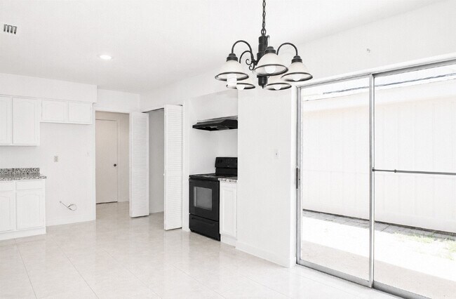 Building Photo - 11118 High Star Dr