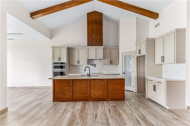 Building Photo - 1200 Arechiga Dr