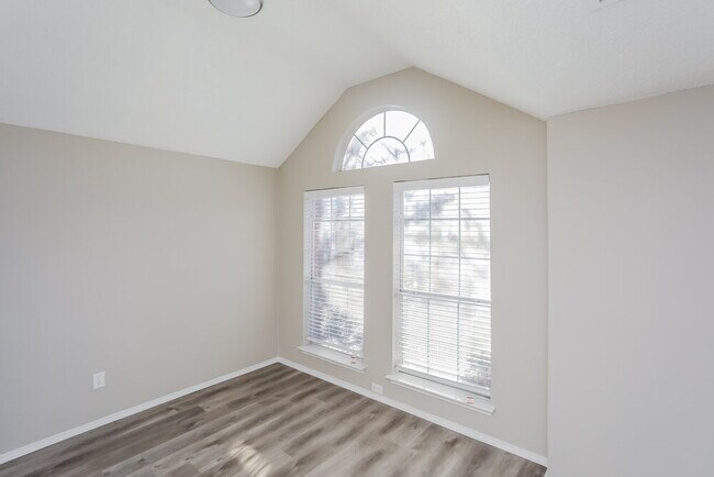 Building Photo - 708 Brees Dr