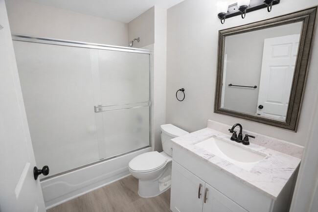 Building Photo - 1037 Park Hill Cir