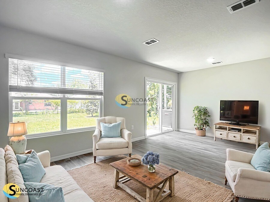 Building Photo - 61 Rose Dr