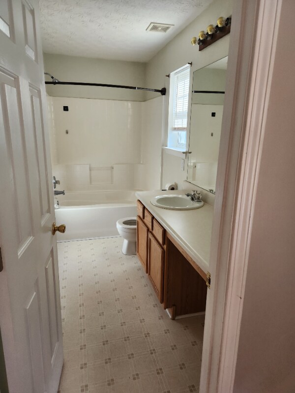 Building Photo - 579 W Oaks Dr