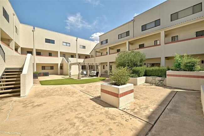 Building Photo - 2605 Enfield Rd