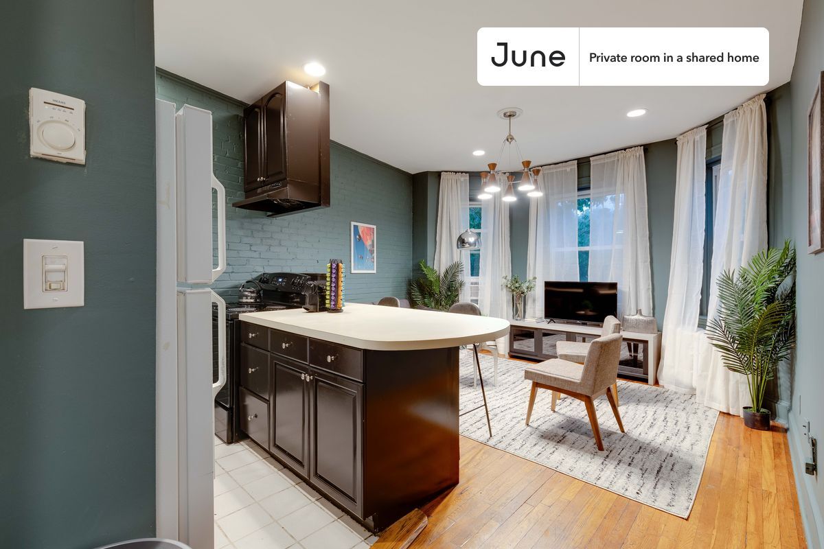 Building Photo - Room in Shared 3 bed/1 bath home