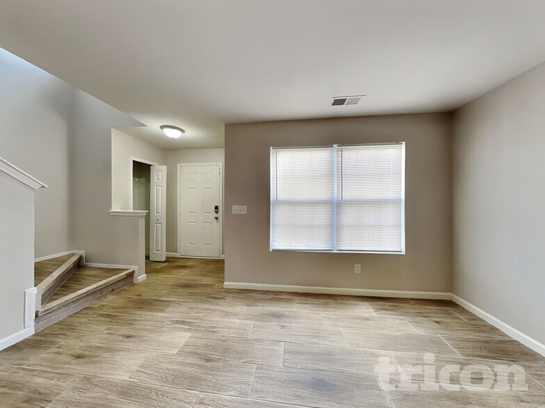 Building Photo - 8144 Rosberg Ln